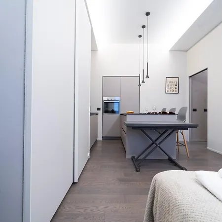 Apartament Designed In Center Gae Aulenti Area With Ac, Wifi And Subway Airport Connected Steps From Station Mediolan