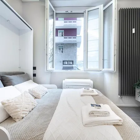 Designed In Center Gae Aulenti Area With Ac, Wifi And Subway Airport Connected Steps From Station Apartament