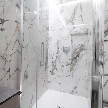 Apartament Designed In Center Gae Aulenti Area With Ac, Wifi And Subway Airport Connected Steps From Station