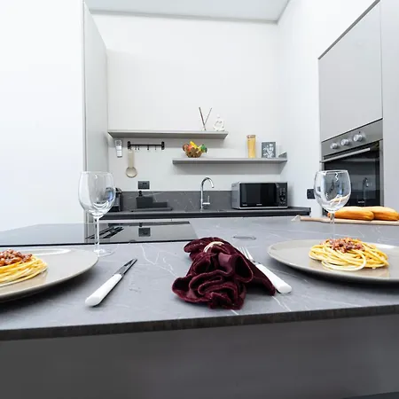 Apartament Designed In Center Gae Aulenti Area With Ac, Wifi And Subway Airport Connected Steps From Station *
