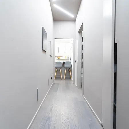 Designed In Center Gae Aulenti Area With Ac, Wifi And Subway Airport Connected Steps From Station Mediolan