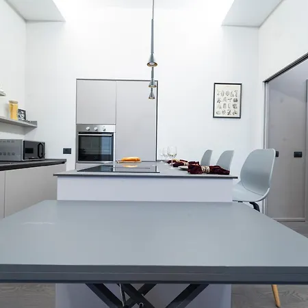 Designed In Center Gae Aulenti Area With Ac, Wifi And Subway Airport Connected Steps From Station Apartament *