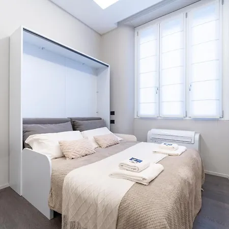 Designed In Center Gae Aulenti Area With Ac, Wifi And Subway Airport Connected Steps From Station Apartament Mediolan